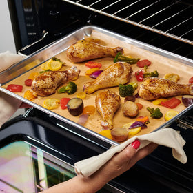 GUSTO bulk 200-sheet pack supports busy kitchens with ready-to-use parchment