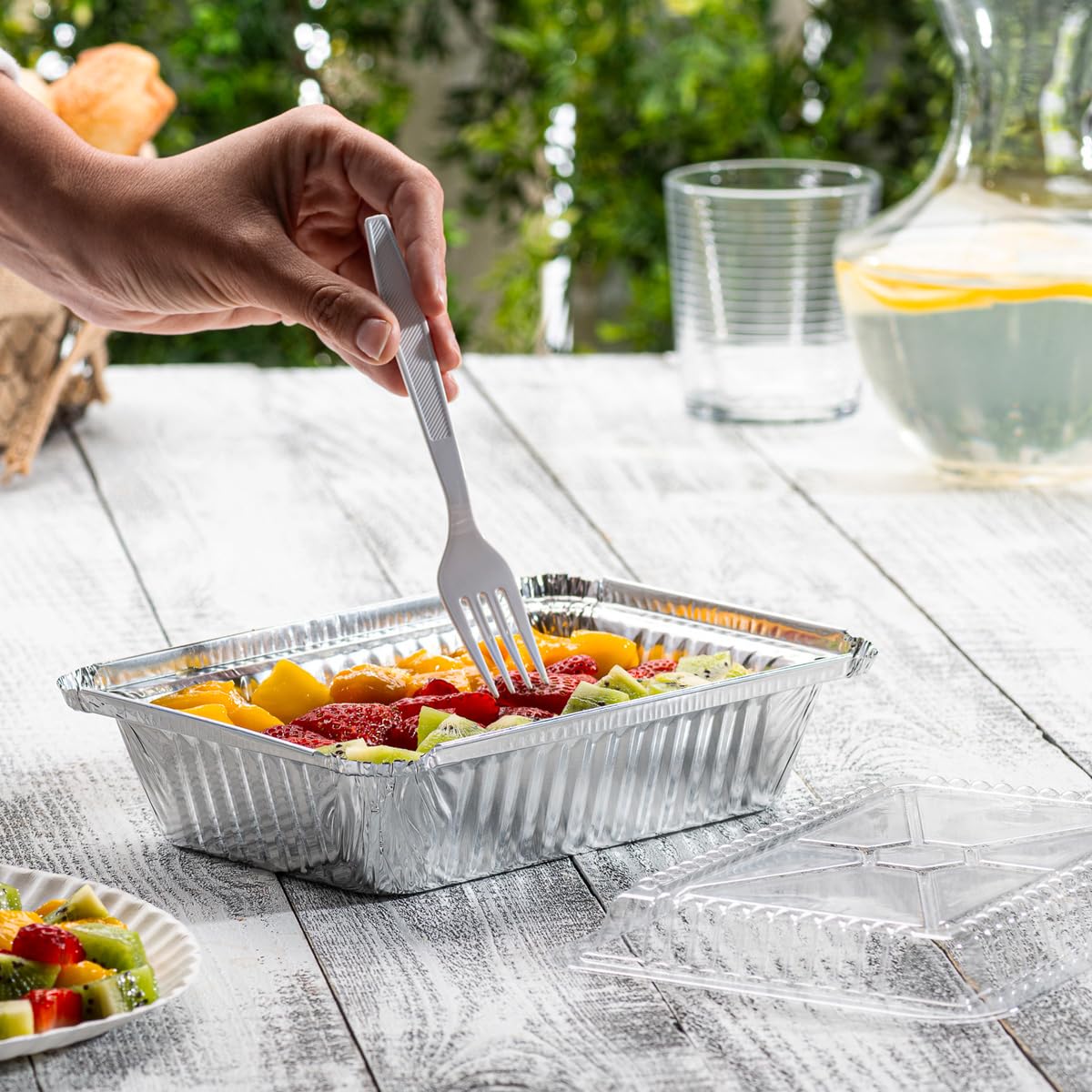 GUSTO pans simplify cleanup after gatherings with minimal washing.