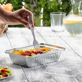 GUSTO pans simplify cleanup after gatherings with minimal washing.
