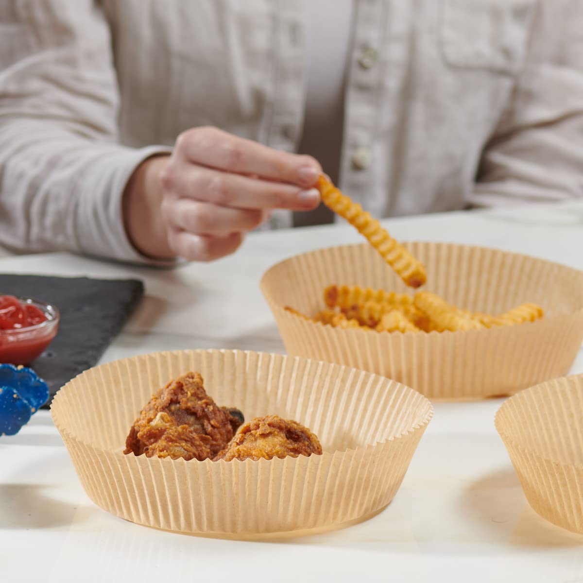 GUSTO heat-resistant parchment withstands high temps during cooking.