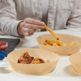 GUSTO heat-resistant parchment withstands high temps during cooking.