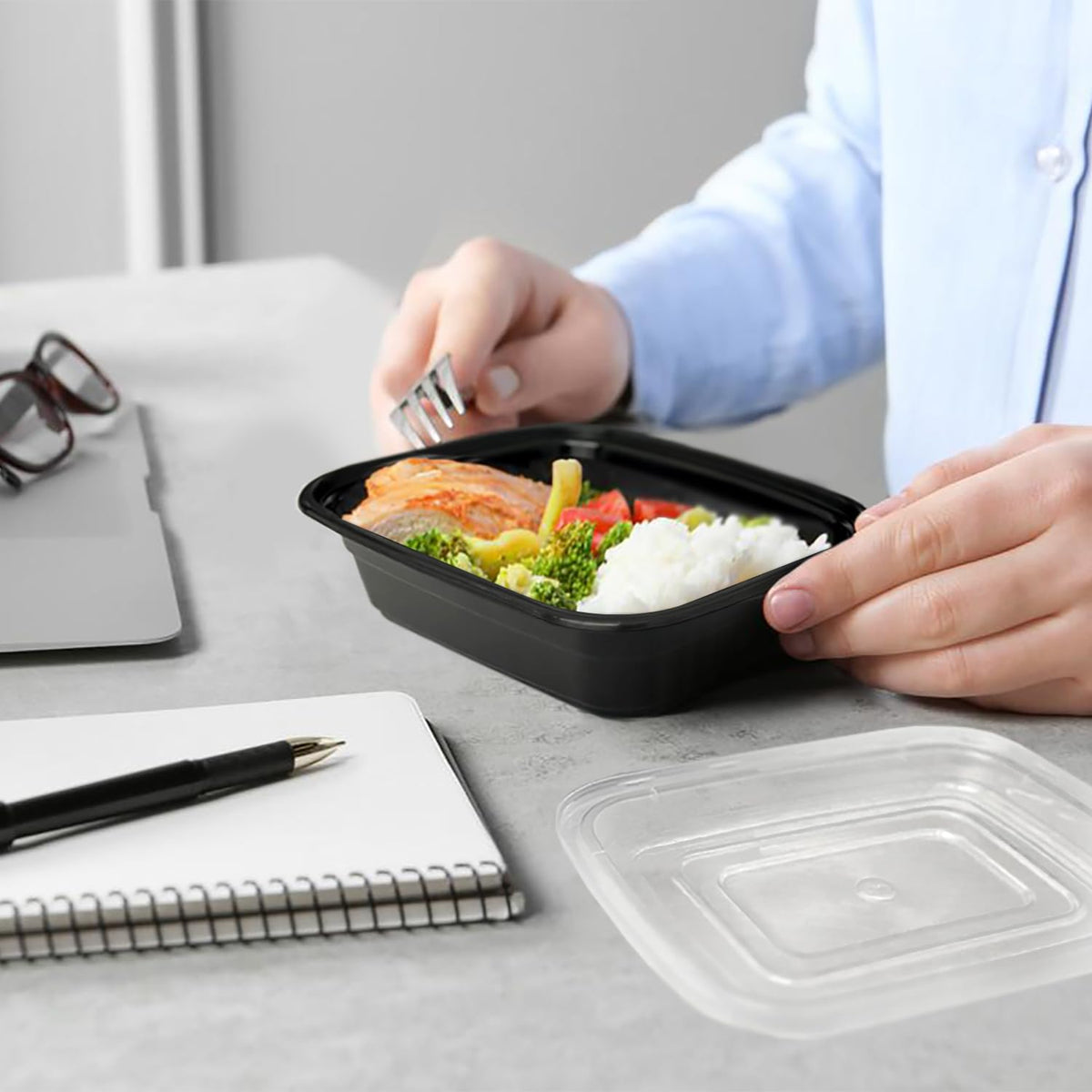 GUSTO microwave-safe container suitable for reheating leftovers.