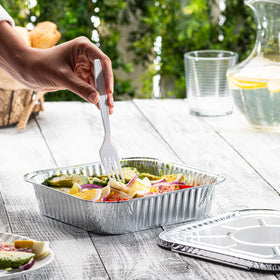 GUSTO square foil pans withstand high temperatures for safe transport.
