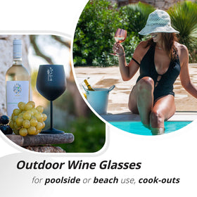 Gusto Nostro stemmed wine glass with elegant design for outdoor dining.