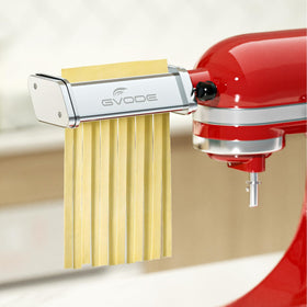 GVODE cleaning brush helps keep the pasta attachment spotless after use.