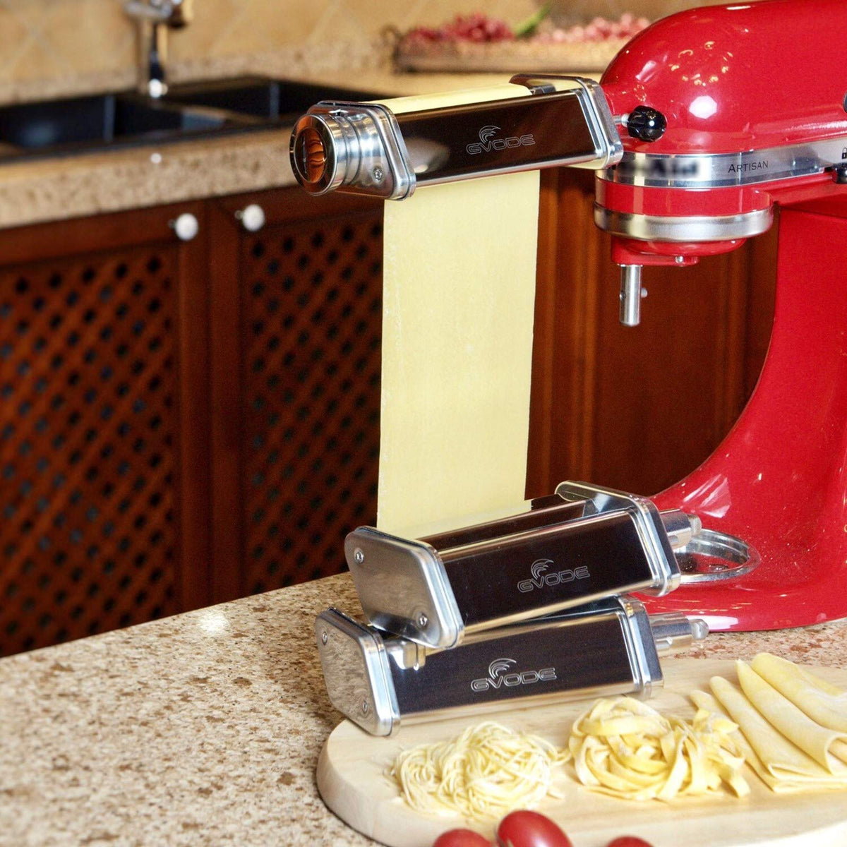 GVODE KitchenAid spaghetti cutter slices spaghetti quickly and cleanly for diner-worthy dishes.