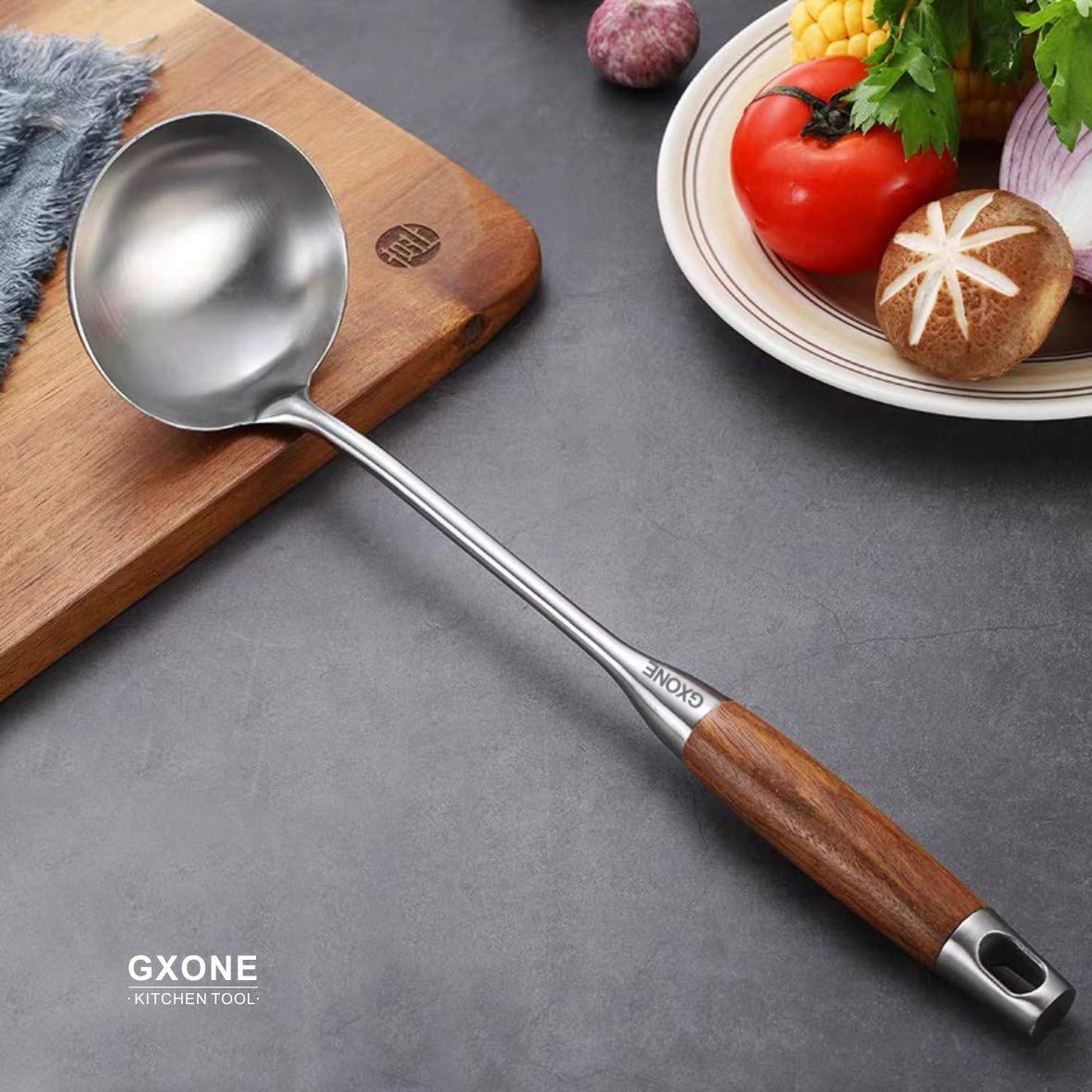 GXONE durable 304 stainless ladle resists dents and chipping.