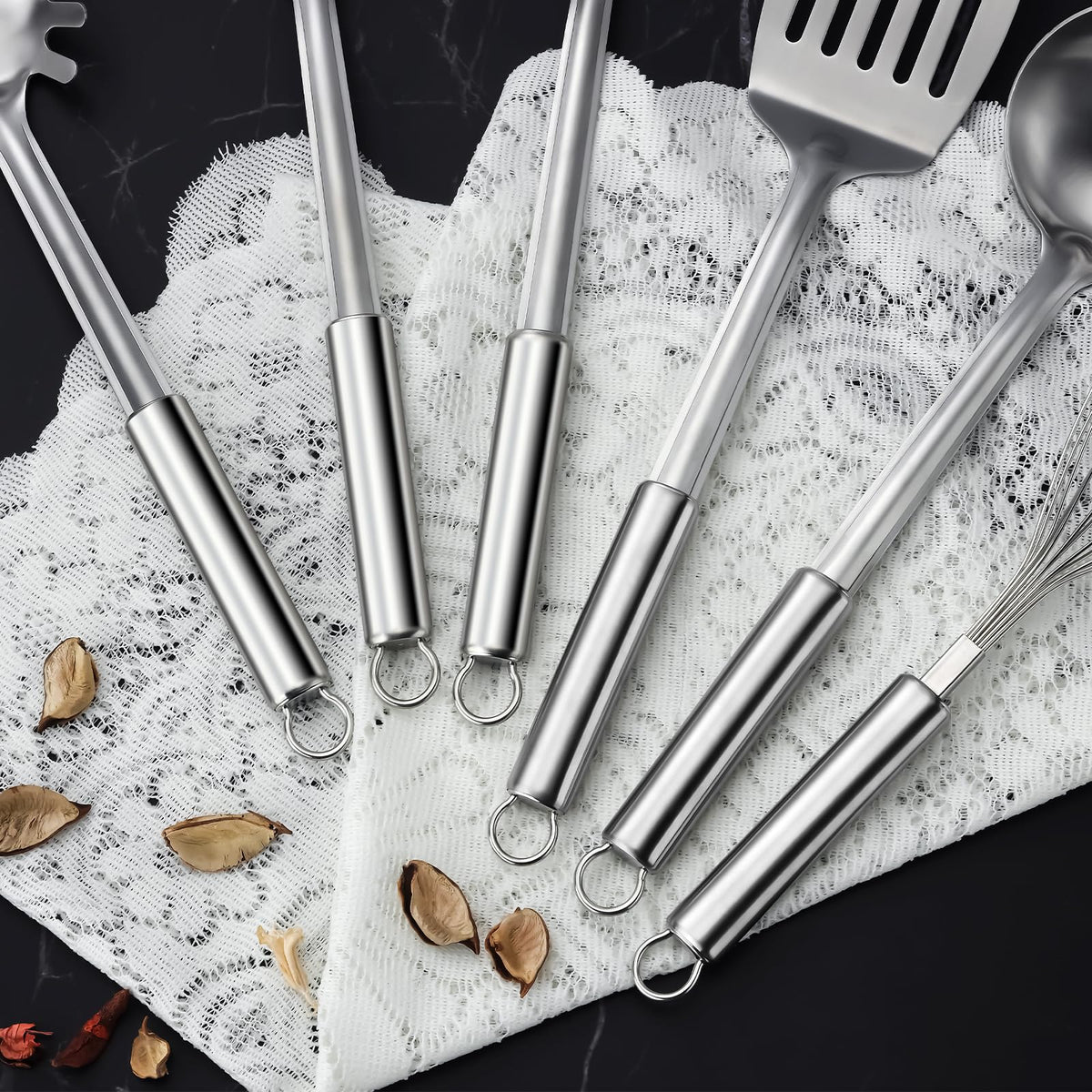 Gymdin pasta server lifting al dente strands with sturdy control