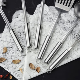 Gymdin pasta server lifting al dente strands with sturdy control