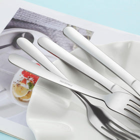 Gymdin mirror-polished flatware adds elegant shine to your table setting.