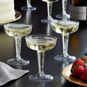 Hacaroa clear dessert cups offer multifunctional serving options for desserts.