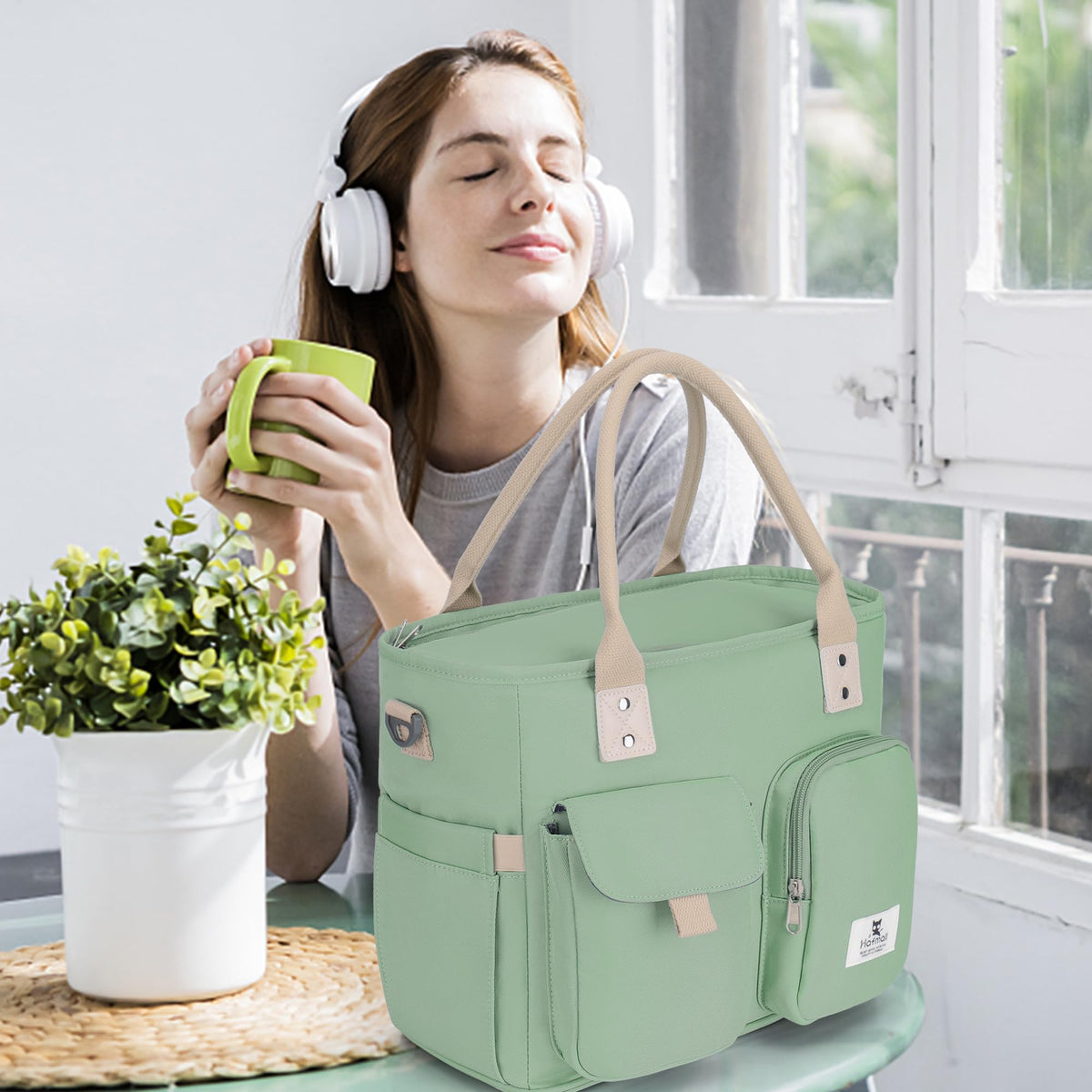 Hafmall lunch bag interior is easy to wipe clean after spills