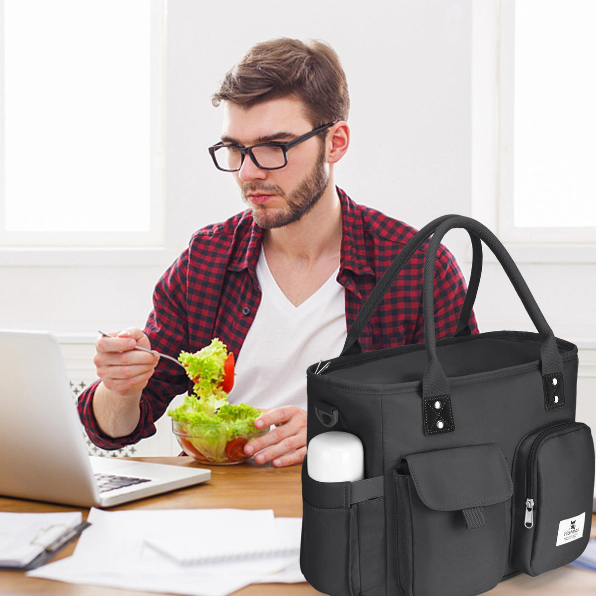 Hafmall exterior water-resistant fabric keeps contents protected and easy to wipe clean.