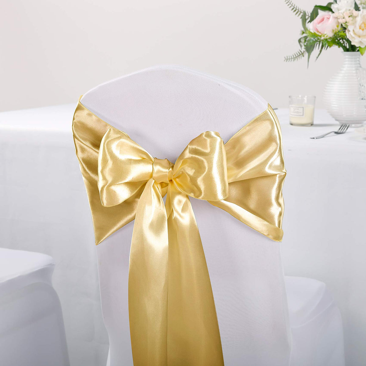 Long dining setup with Hahuho runner adding generous surface area