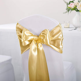 Long dining setup with Hahuho runner adding generous surface area