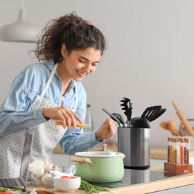 Haiyouneer extra-large crock holds spatulas and ladles neatly