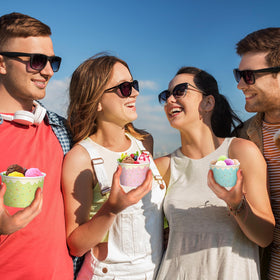 Hallswl ideal for summer parties and everyday gatherings.