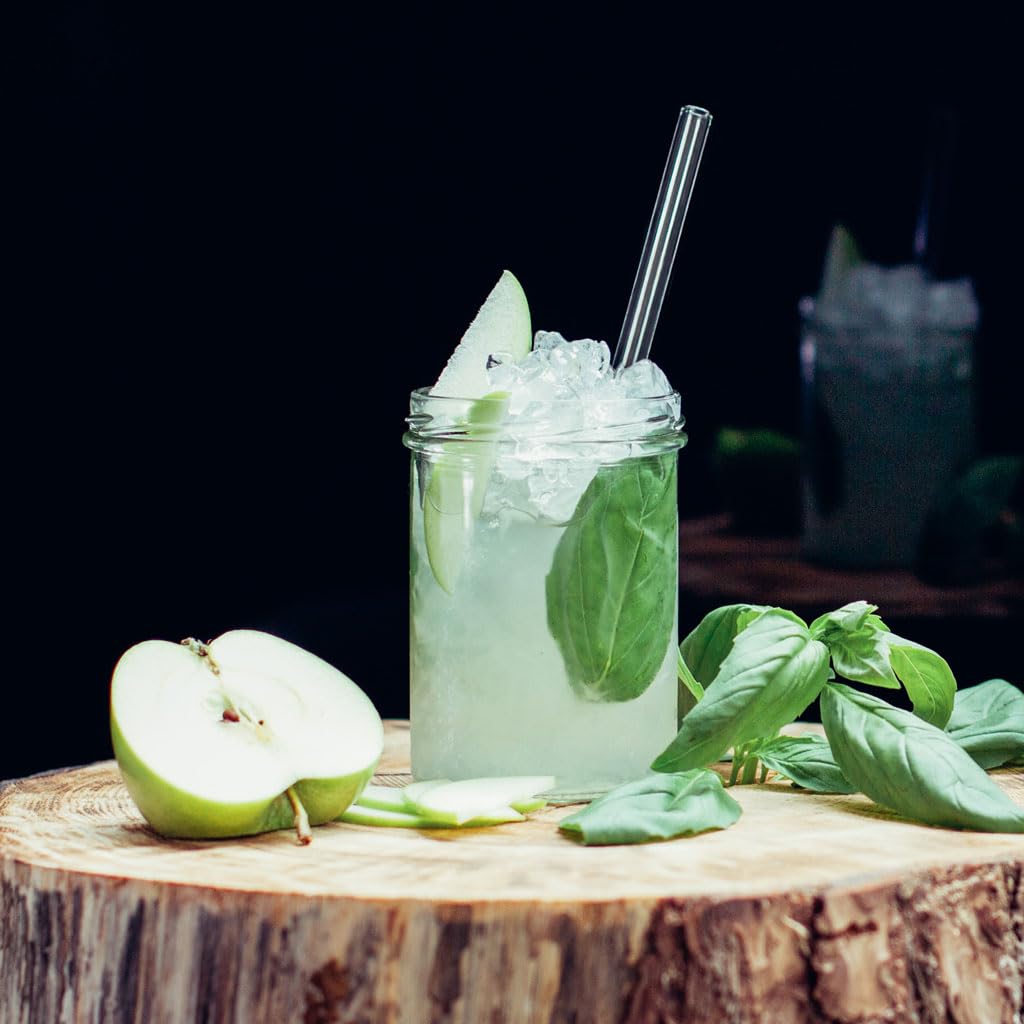 HÅLM made-in-Germany glass straw showing premium craftsmanship