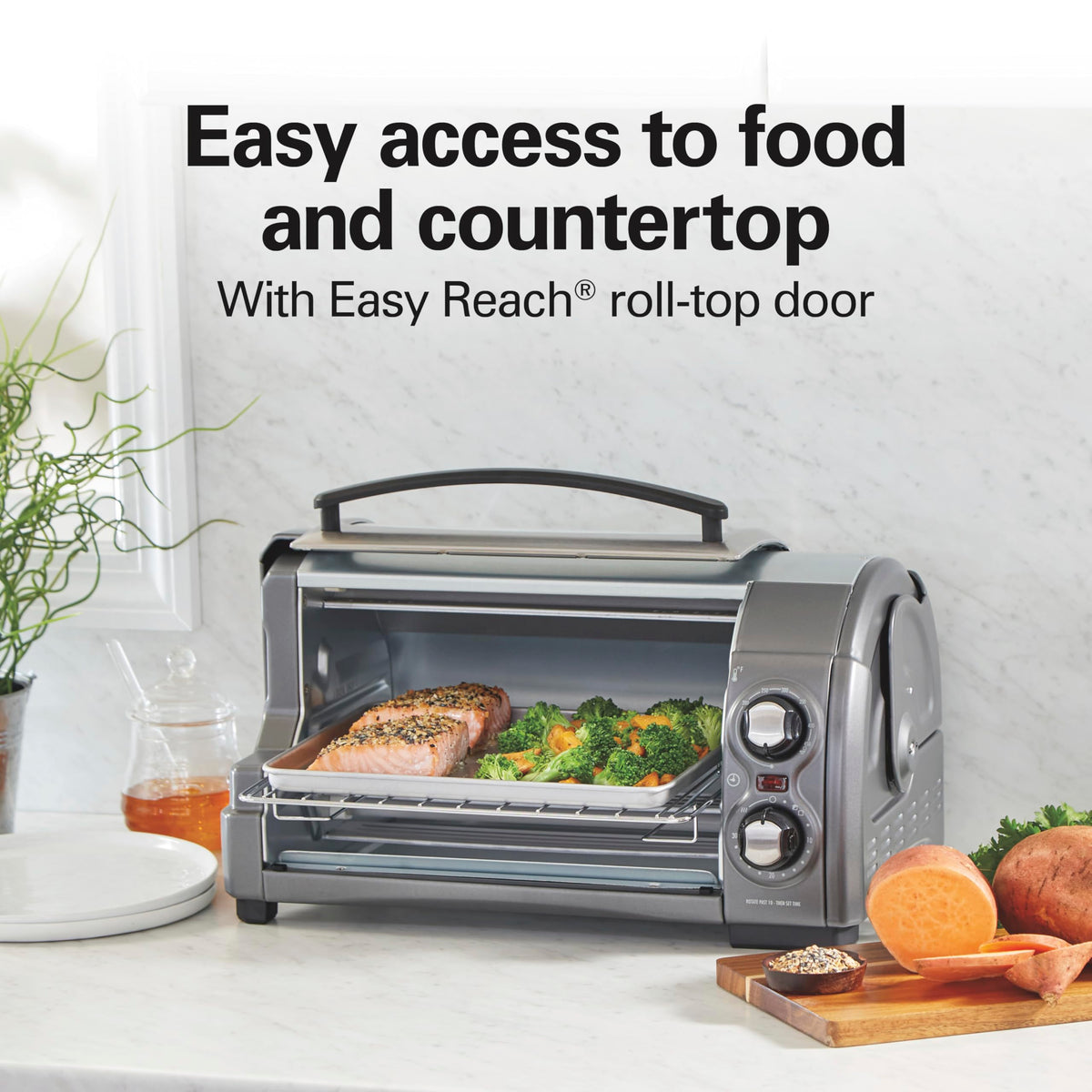 Hamilton Beach Easy Reach interior shows spacious 4-slice capacity for meals.