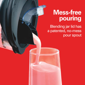 Hamilton Beach Power Elite mess-free pour spout reduces drips and spills during use.