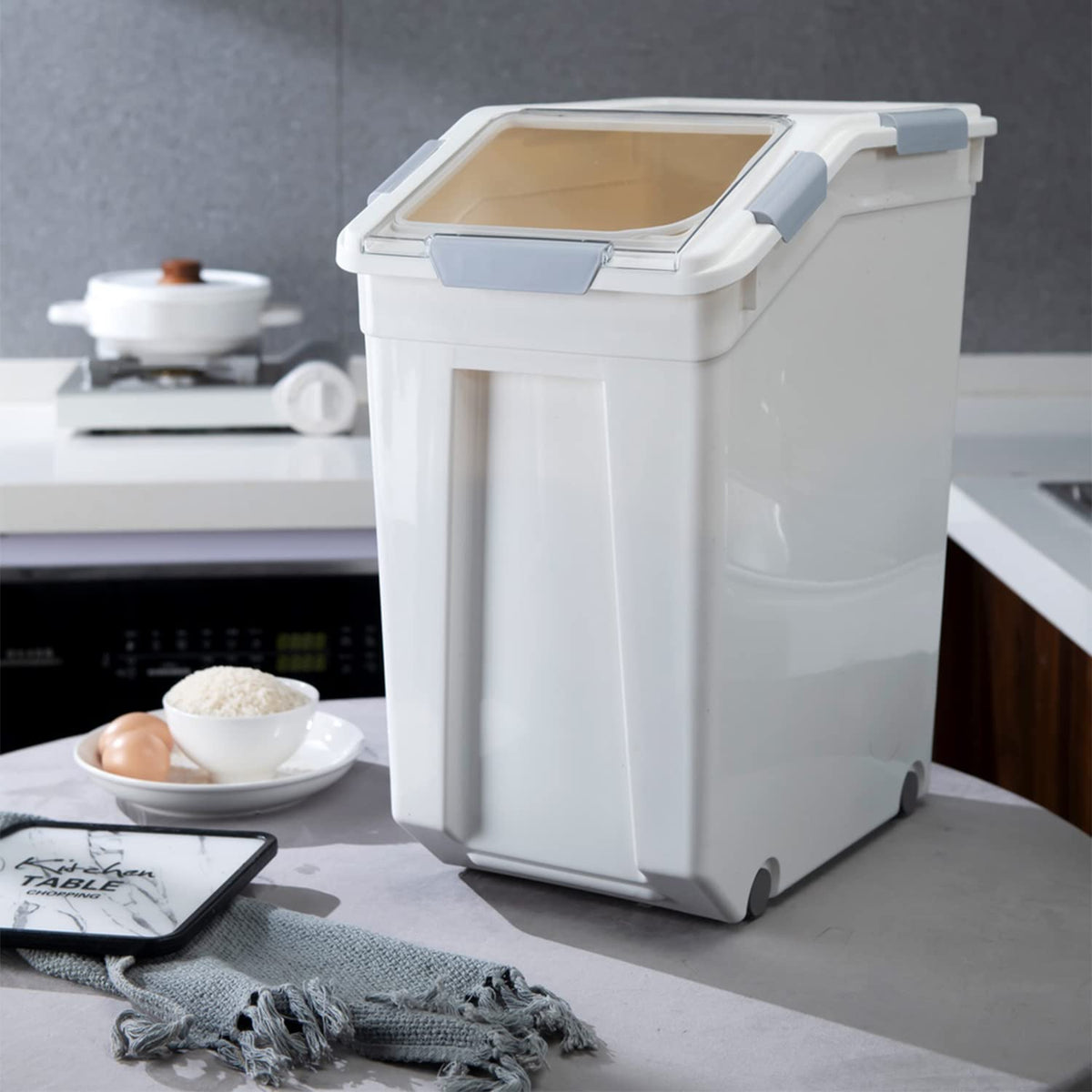 Hanamya 33L storage container with measuring cup for precise kitchen portions.
