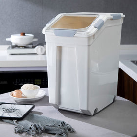 Hanamya 33L storage container with measuring cup for precise kitchen portions.