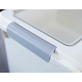 Hanamya 33L capacity suitable for bulk storage in busy kitchens.