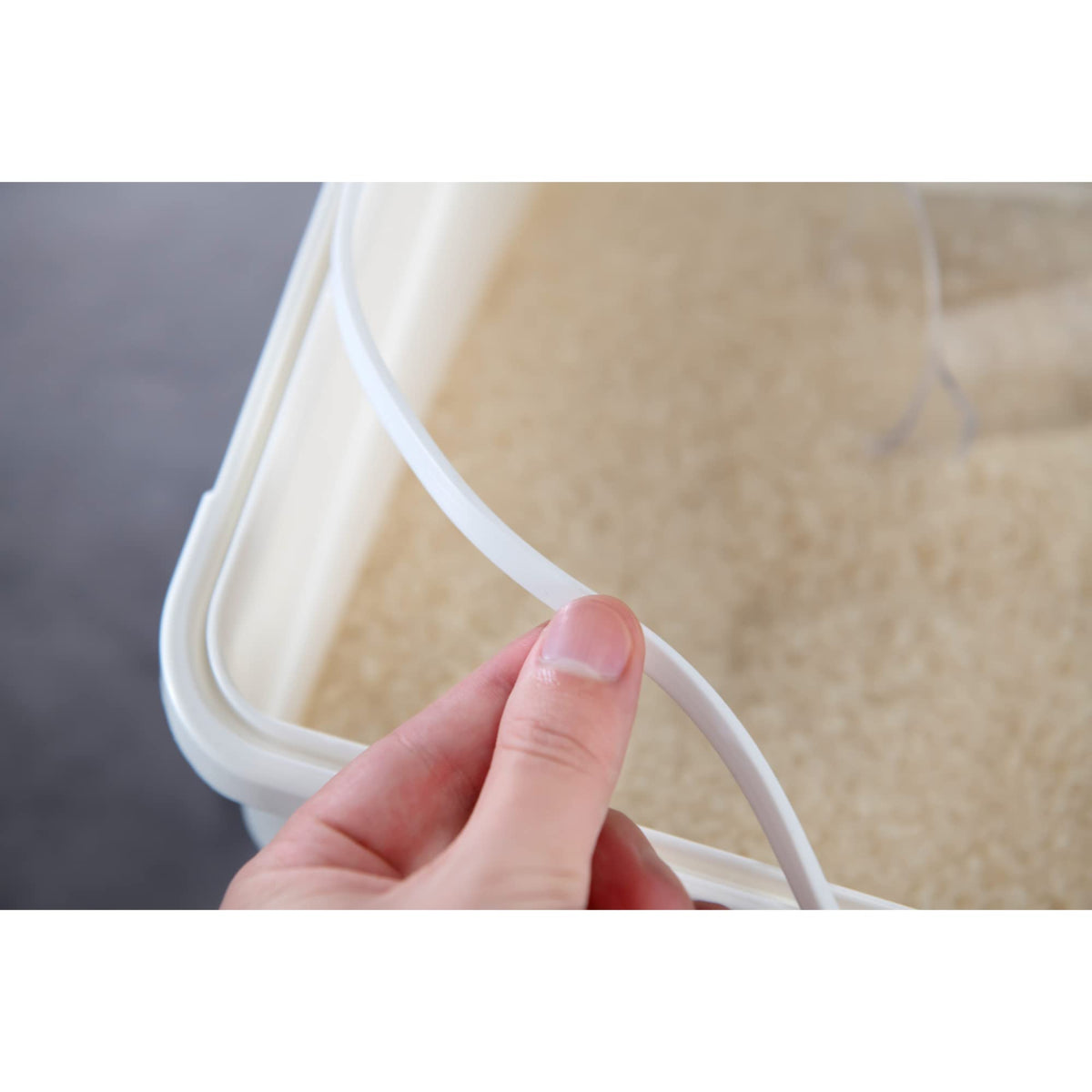 Hanamya BPA-free PP material offers a lightweight, food-safe storage option.