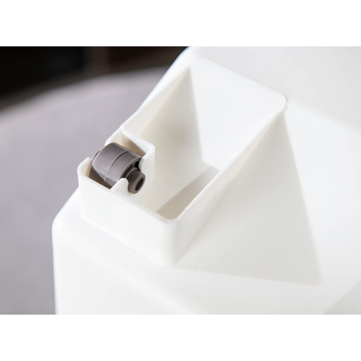 Hanamya white finish complements modern pantries while keeping goods organized.