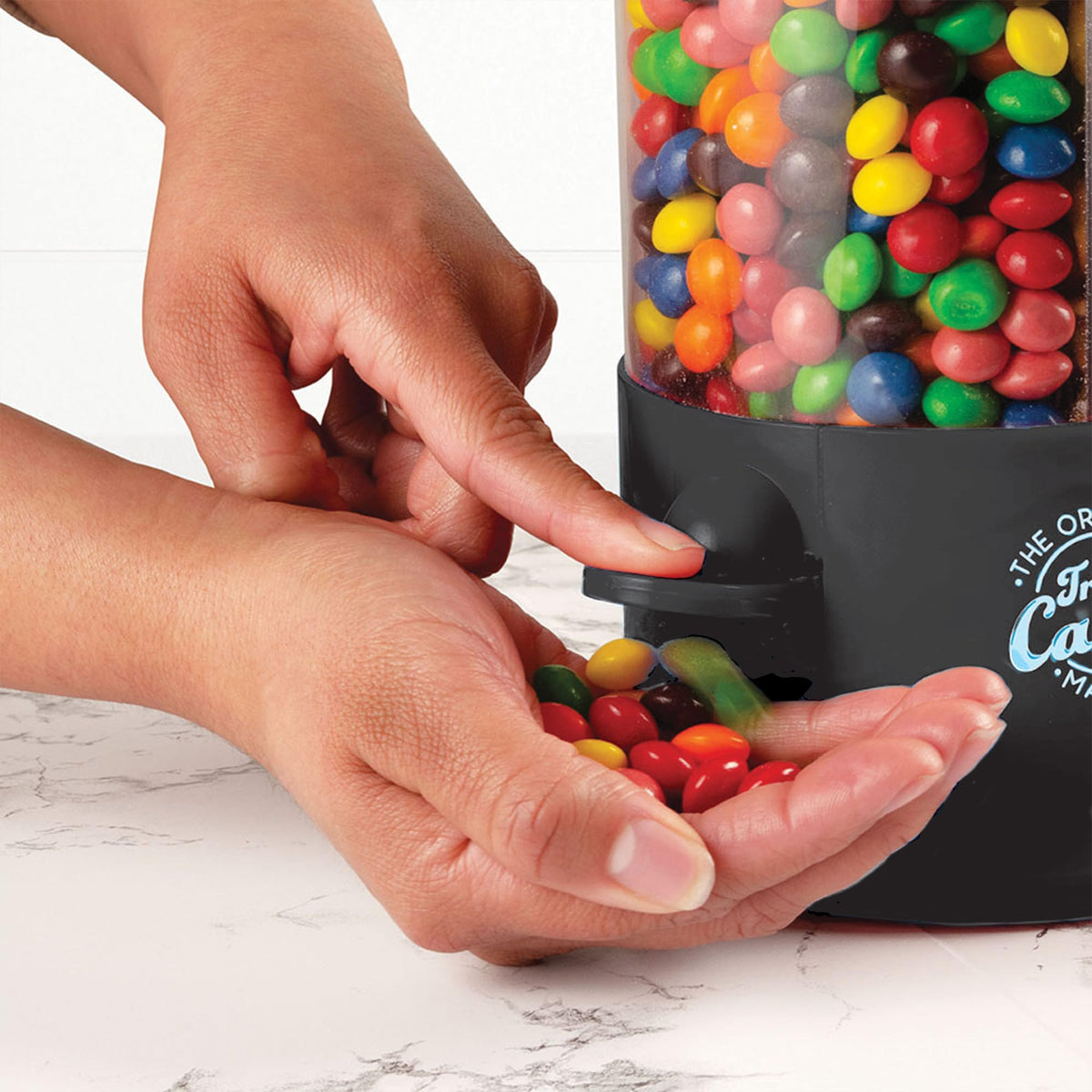 Handy Gourmet fingertip dispense for quick, mess-free snack portions.