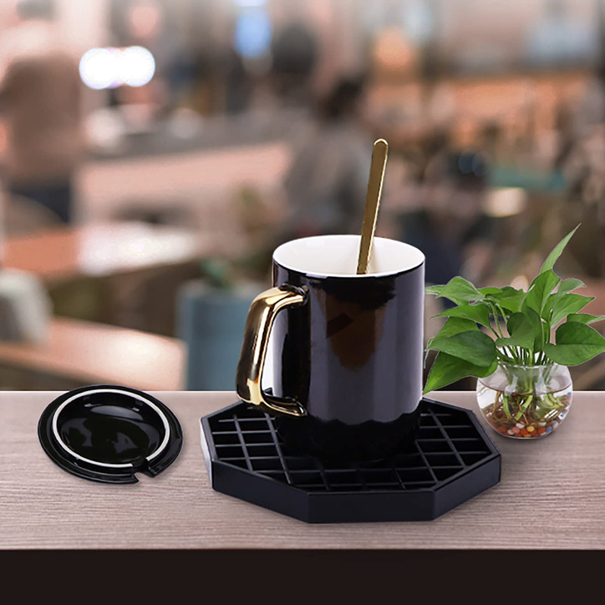 Happy Reunion honeycomb grid tray catches drips and spills efficiently.