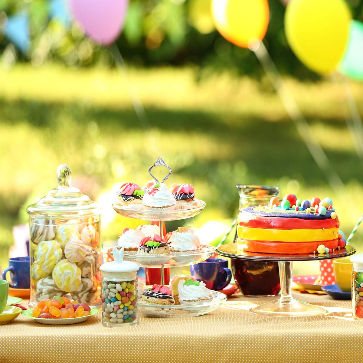 Happy Will cupcake-holder hardware enables flexible two- or three-tier configurations.