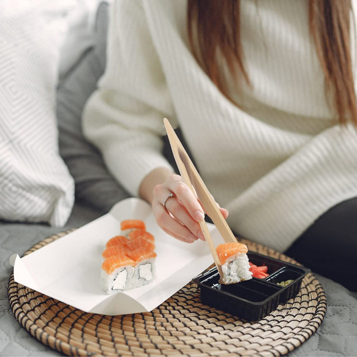 Hara Huri eco-friendly bamboo tongs resist stains and odors.