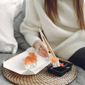 Hara Huri eco-friendly bamboo tongs resist stains and odors.