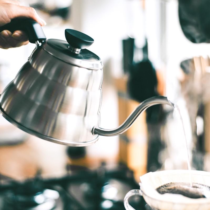 Hario Buono ergonomic handle provides safe, comfortable pouring.
