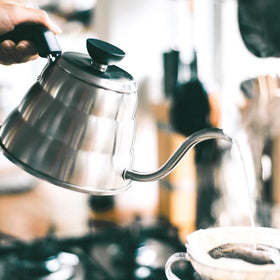Hario Buono ergonomic handle provides safe, comfortable pouring.