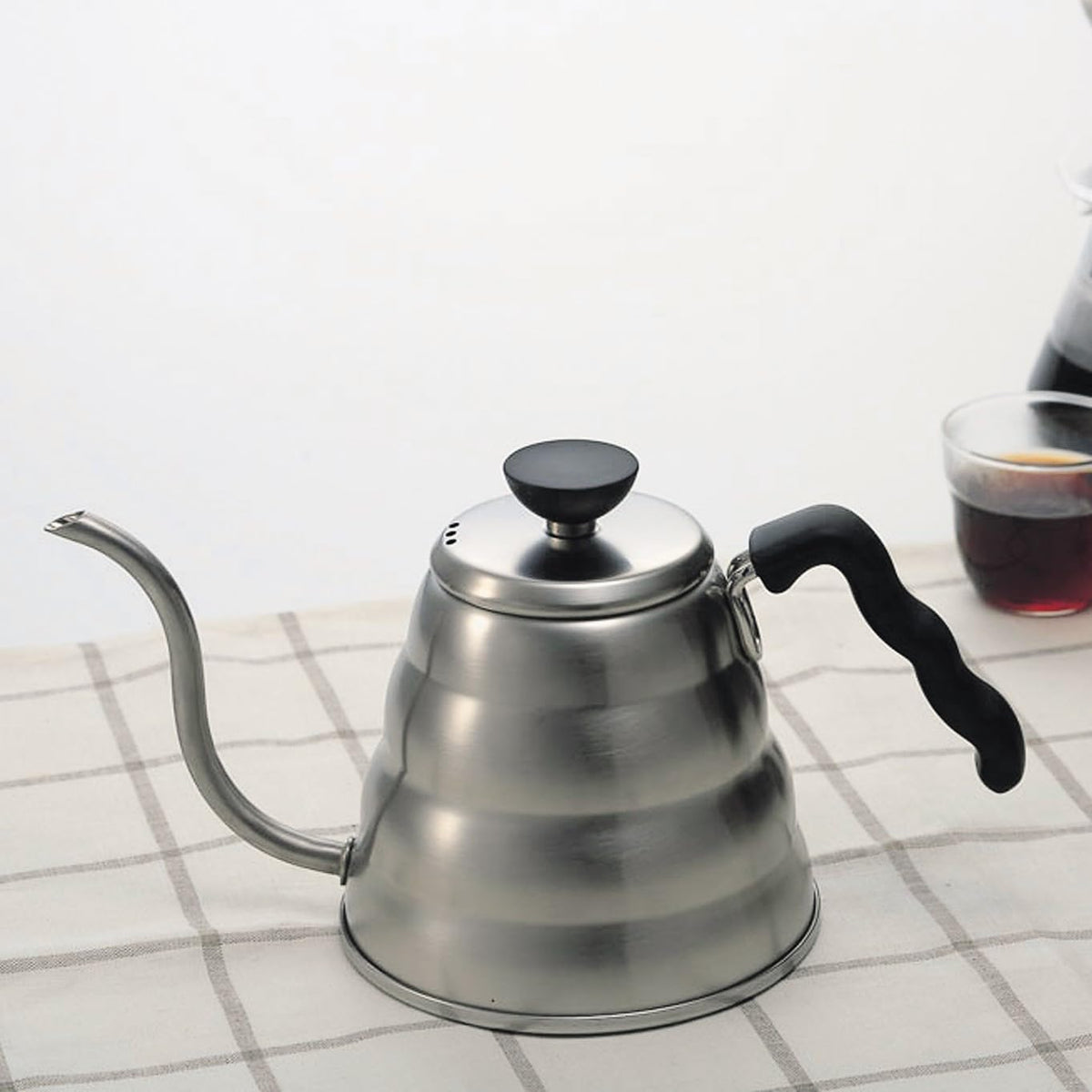 Hario Buono precision pour supports pour-over brewing and V60 drippers.