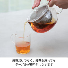 Hario ChaCha Kyusu Maru pours smoothly, preserving aroma.