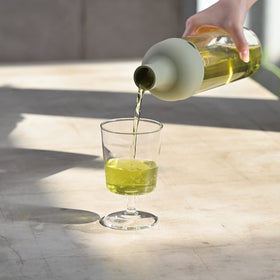 HARIO filter-in bottle assembly enabling simple steeping and serving