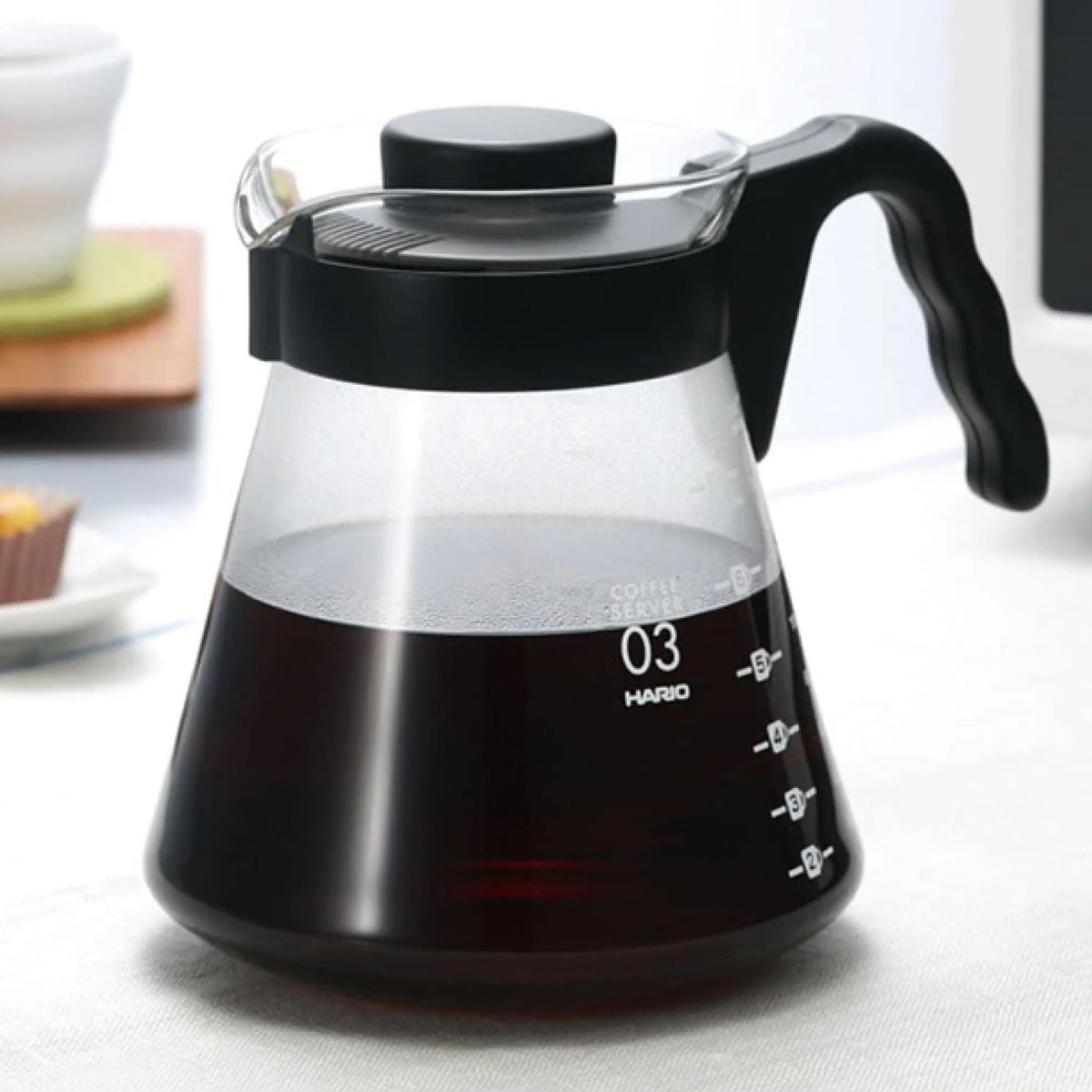 HARIO heatproof glass coffee server demonstrates durable performance with hot brews