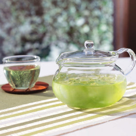 Hario Maru tea pot features a large infusion chamber for blooming loose leaf tea