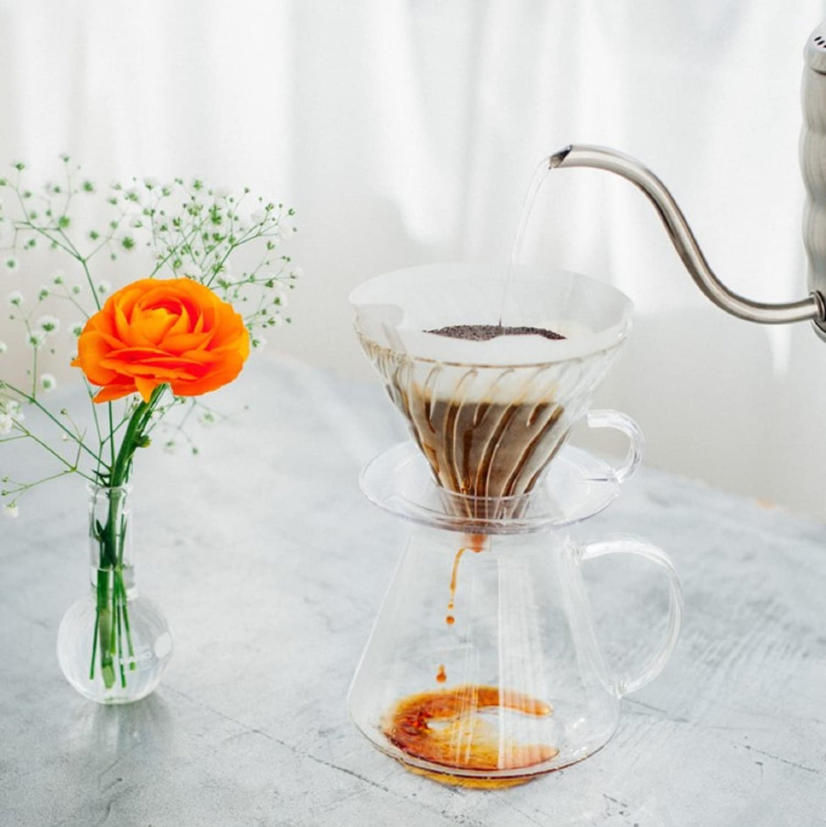 Hario Simply V60 Set with Drip Assist on cup enables effortless pour-over.