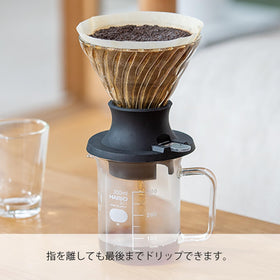 Hario Switch Immersion Dripper Set 02 valve closeup, precise release.