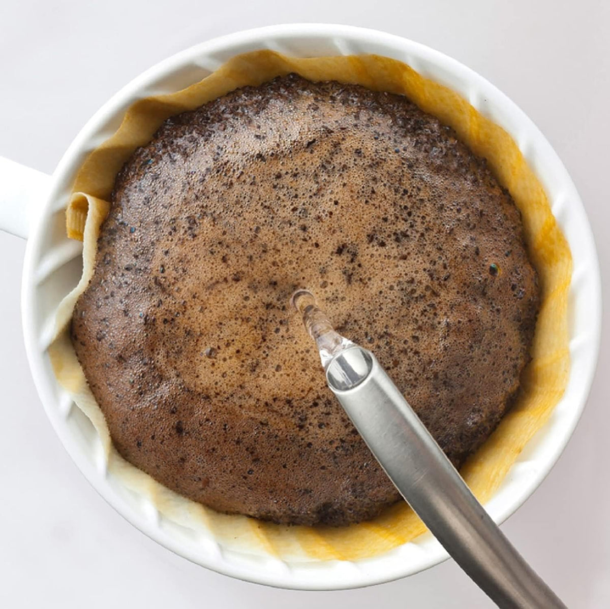 Hario V60 ceramic dripper ridged bottom red – deeper coffee contact for aroma.