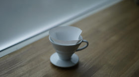 Hario V60 Size01 100-count box in hand for portable use.