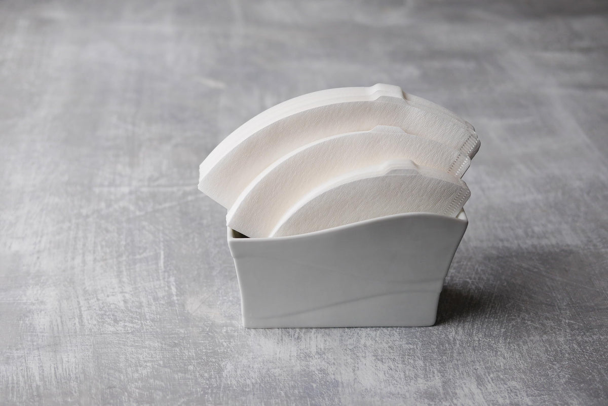 HARIO V60 Size 02 brew setup image demonstrates 1–4 cup capacity.