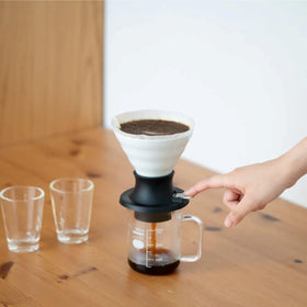 Hario V60 Switch filter pack included demonstrates instant compatibility and easy starting.