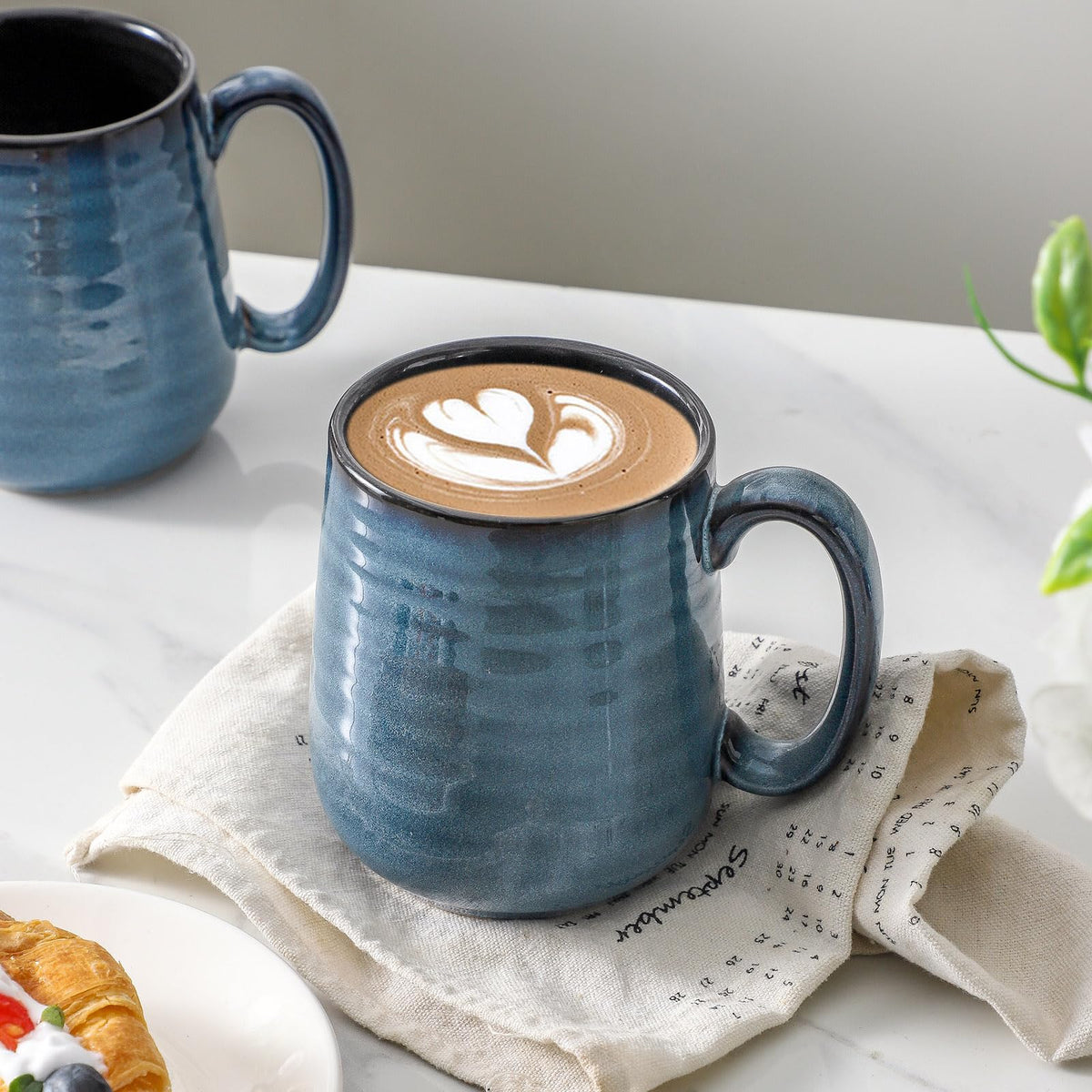 HASENSE blue mug with ergonomic handle highlighted for easy lifting