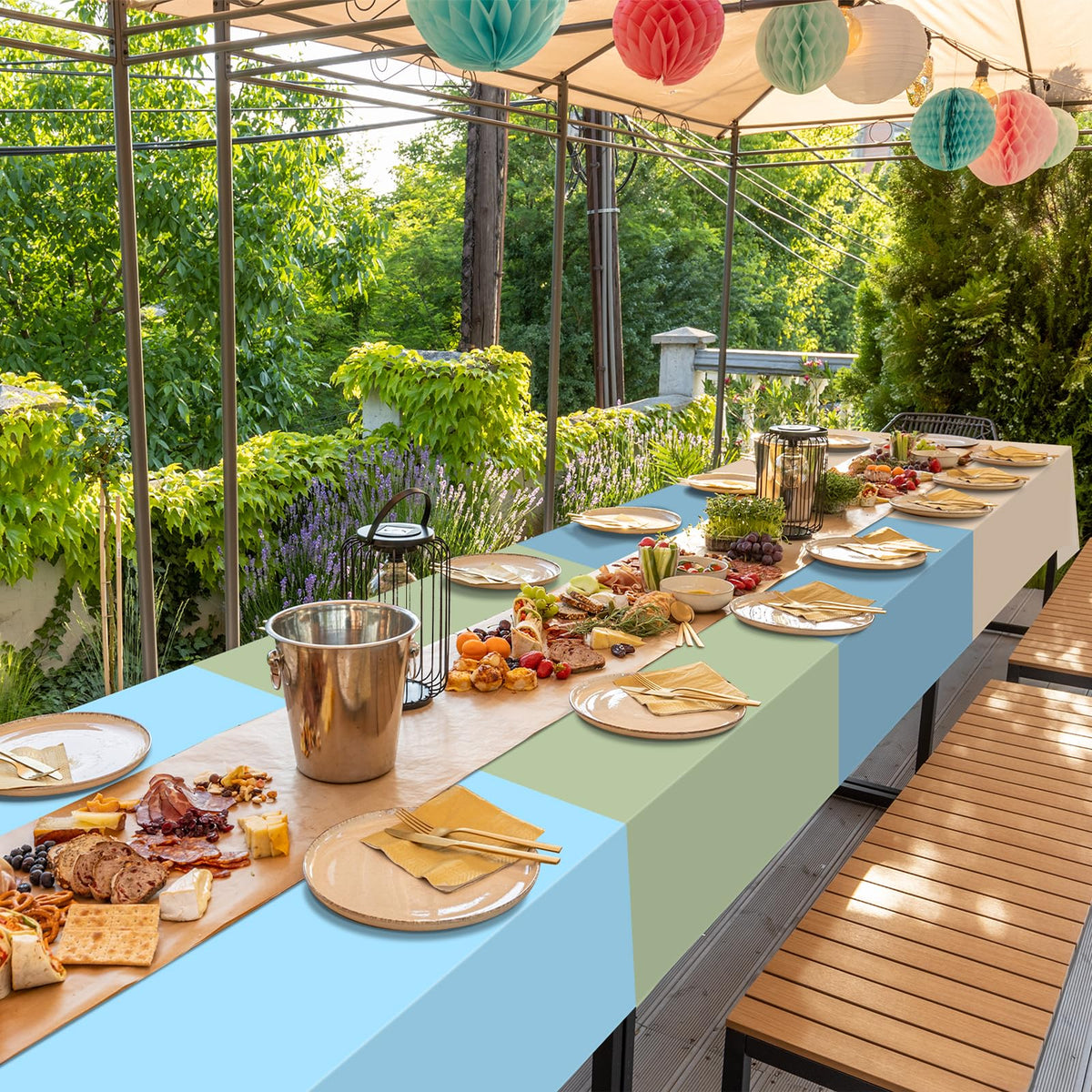 Hauwellter mess-free coverage enhances dessert tables and gift displays.