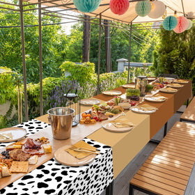 Hauwellter water-resistant tablecloth protects against spills and crafts
